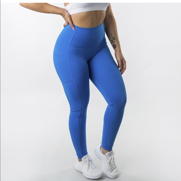 Buffbunny Luna Leggings 💙 - Picture 2 of 5